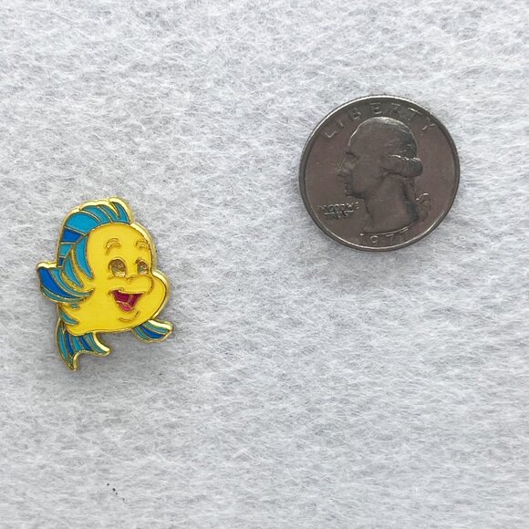 🔮 5/$25 Disney Little Mermaid Flounder Pin‎ - Picture 2 of 3